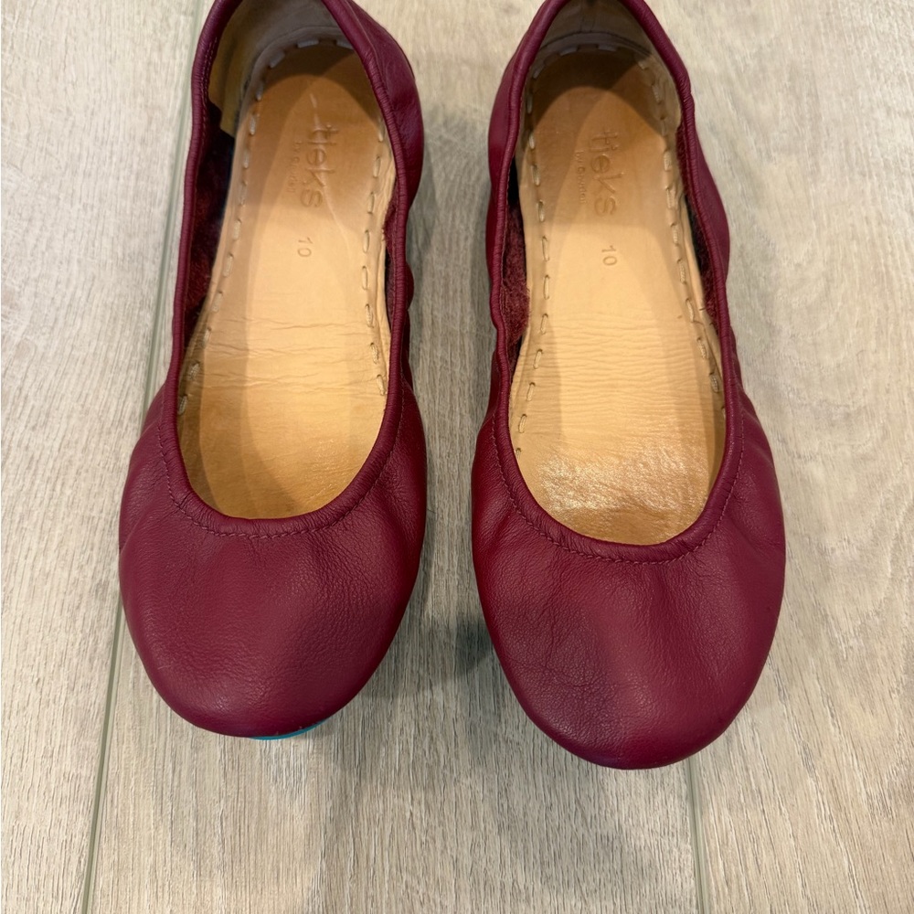 Tieks Women's burgundy flats - size 10